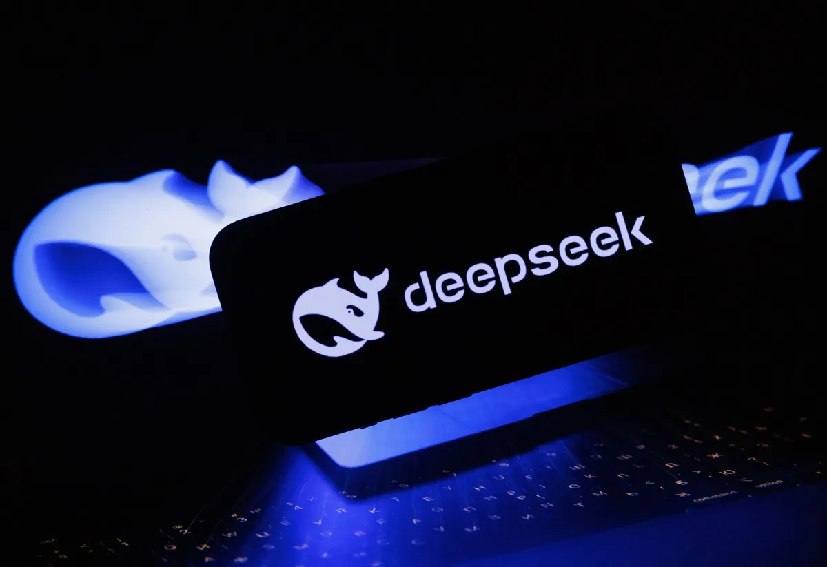 تأثیر دیپ‌سیک (DeepSeek) بر بازار و رقابت با OpenAI: تحولات و چالش‌ها